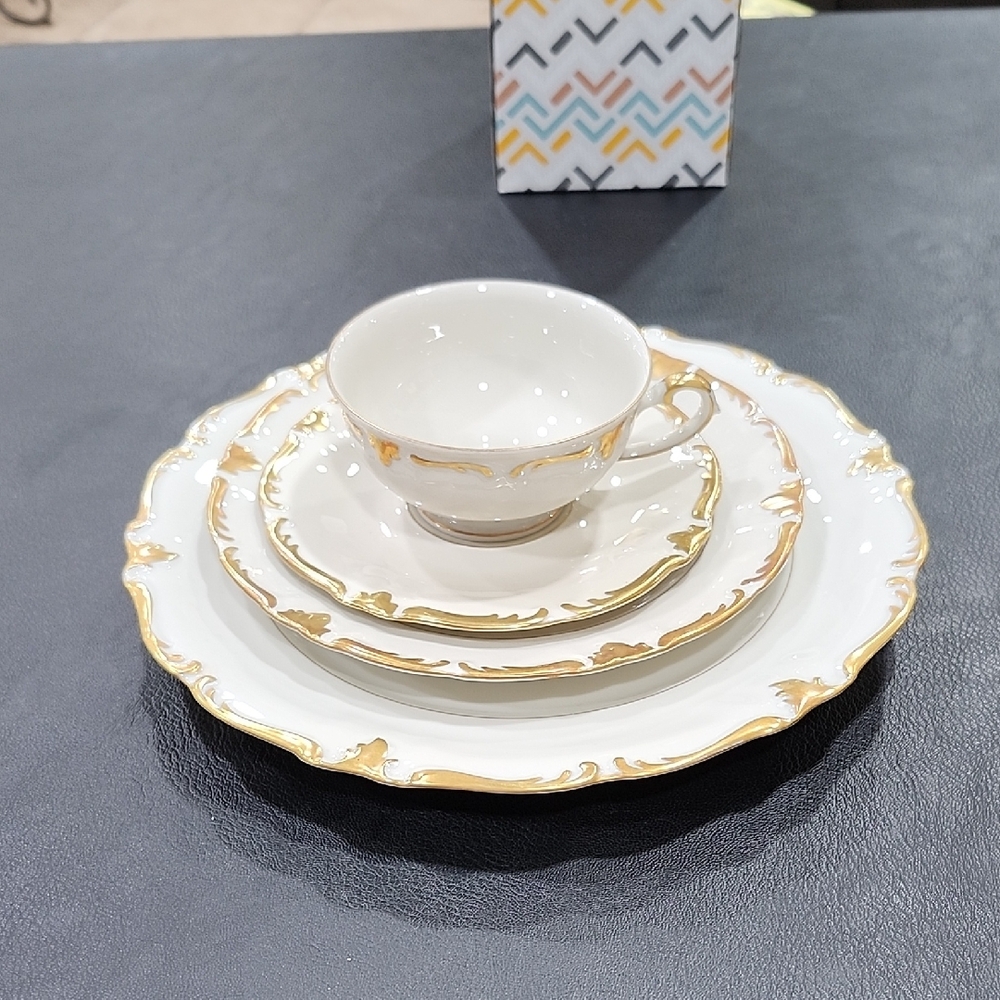 4 PIECE VINTAGE WINTERLING PORCELAIN 'DUTCHESS' SET with GOLD TRIM